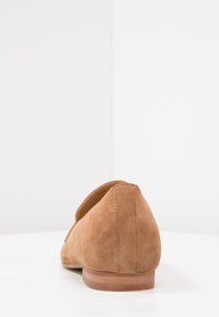 mint&berry Zapatos sin cordones - cognac