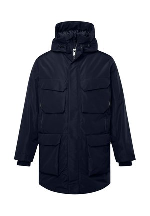 Parka impermeabile blu navy con colletto alto, multiple tasche frontali, chiusura con zip e cappuccio regolabile. Tessuto liscio e design minimal.