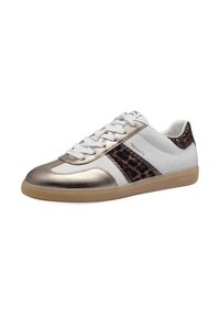 Sneaker metallizzati in oro e bianco con una striscia a stampa leopardata, materiale in pelle liscia, suola piatta e lacci bianchi.