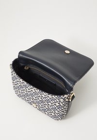 Tommy Hilfiger FLAP CROSSOVER - Handbag - space blue