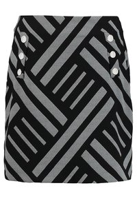 Jupe mini noire avec de grands motifs géométriques gris, poches latérales avec des boutons blancs et une forme structurée. Texture de tissu douce.