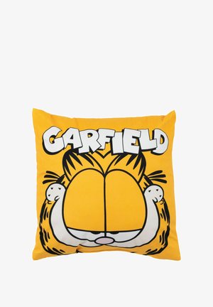 Cuscino quadrato giallo con un design di un gatto dei cartoni animati, contorni neri marcati e la scritta "GARFIELD" in grandi lettere bianche sopra.