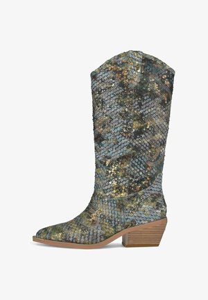 Bottine de style occidental avec un motif de peau de serpent multicolore, talon en bois empilé, et bout pointu.