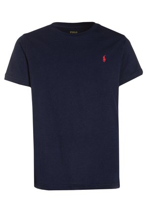 Granatowa bawełniana koszulka z krótkim rękawem, okrągłym dekoltem i małym czerwonym logo po lewej stronie klatki piersiowej. Gładka tekstura, standardowy krój.