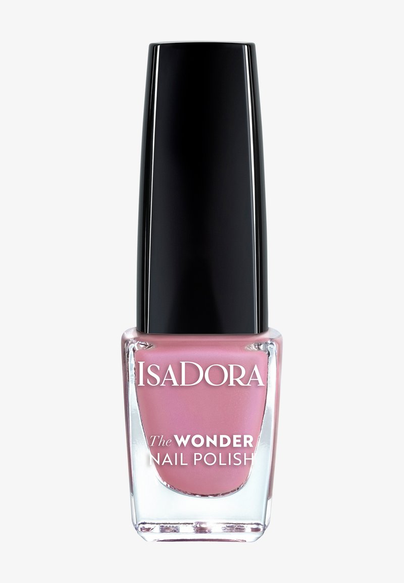 Różowy lakier do paznokci w przezroczystej szklanej butelce z czarną nakrętką. Na etykiecie napis "Isadora The Wonder Nail Polish." Gładka konsystencja.