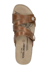 Sandale en cuir marron avec trois brides croisées. Accent floral sur la bride extérieure. Semelle intérieure en texture douce avec un motif de feuille. Semelle plate.