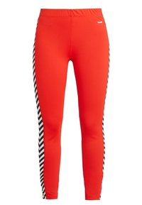 Röda leggings med en mjuk textur, prydda med svartvita chevronränder längs sidorna och ett elastiskt midjeband.
