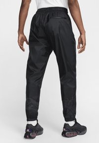 Nike Performance CFC M NK WR WVN 3R - Klubbklær - black/pink prime