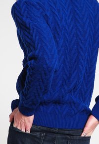 Loreak Mendian Sweter
