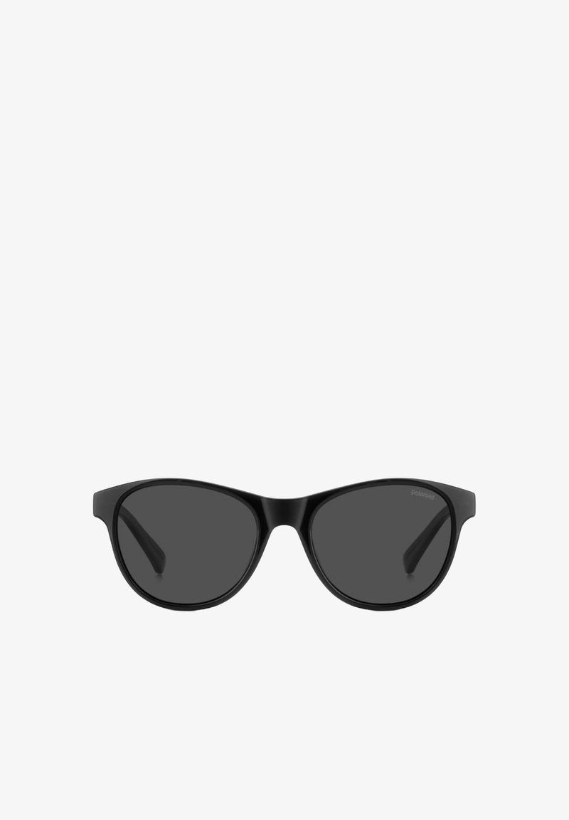 Zwarte plastic zonnebril met een slank ontwerp, donkere lenzen en een minimalistisch frame, met gebogen armen en een lichtpuntige vorm.