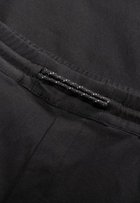 Mammut MASSONE - Träningsshorts - black