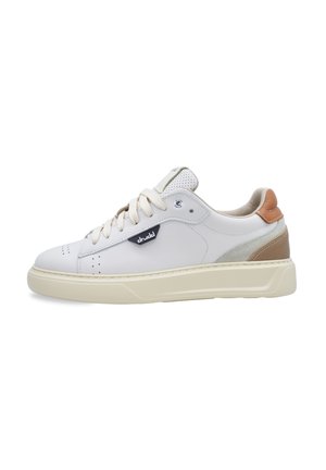 - Sneakersy niskie