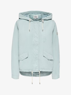 Hele sinine kapuutsiga jakk esiluku, kahe klapiga tasku, kapuutsi ja ääre tõmbelintide ning paremal küljel väikese rinnataskuga.