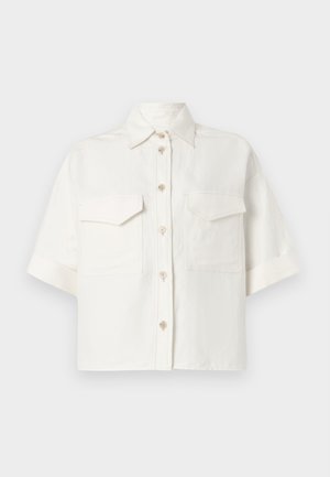 Κοντομάνικο λευκό πουκάμισο με κουμπιά, τσέπες στο στήθος, μυτερό γιακά και άνετη εφαρμογή. Κατασκευασμένο από ελαφρύ ύφασμα με απαλό υφή.