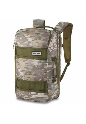 Sac à dos camouflage en tissu résistant ; équipé de bretelles réglables, d'une poignée supérieure et de plusieurs compartiments dans des tons terre.