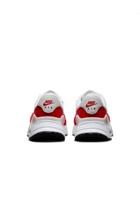Tenisi Nike cu un upper din plasă albă, accente roșii pe laterale și o talpă din cauciuc negru. Prezintă un logo proeminent "Nike Air" pe călcâi.