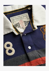 Non sélectionné, navy orange chest band stripe