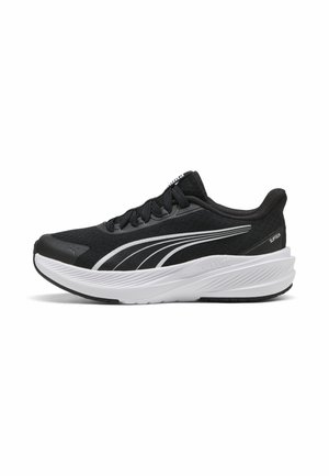 Chaussure de course noire et blanche avec une semelle blanche épaisse, une tige en mesh, des lacets noirs et un design de bandes blanches incurvées sur le côté.