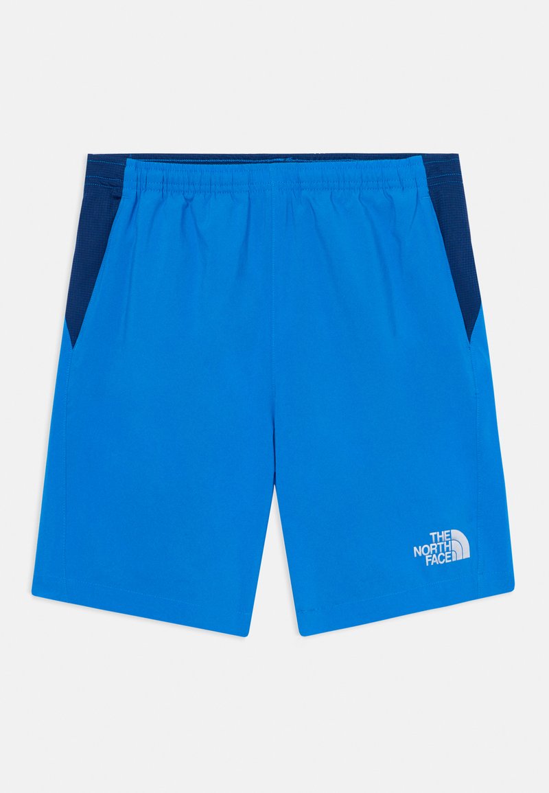 Shorts de sport bleu avec une taille élastique, des poches latérales et des accents marine contrastés, arborant un logo blanc en bas à droite.