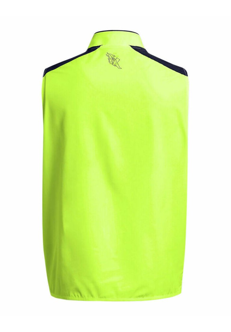 Chaleco sin mangas de un brillante color amarillo con un alto cuello, que presenta acentos en azul oscuro en los hombros y un logo sutil cerca del cuello.