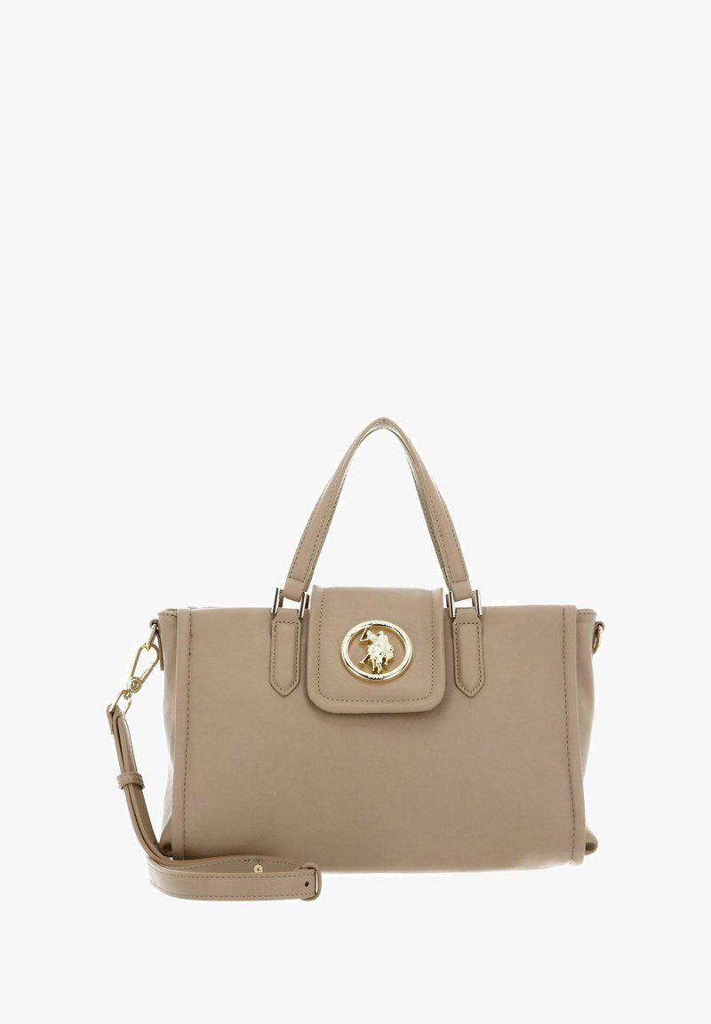 Bolso de mano de cuero beige con doble asa, correa para hombro desmontable, herrajes dorados y un cierre redondeado con un logo. Textura lisa.