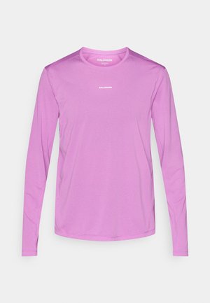 Tricou sport cu mânecă lungă, ușor, într-o nuanță solidă de roz deschis, cu un material texturat. Prezintă logo-ul "Salomon" alb pe piept.