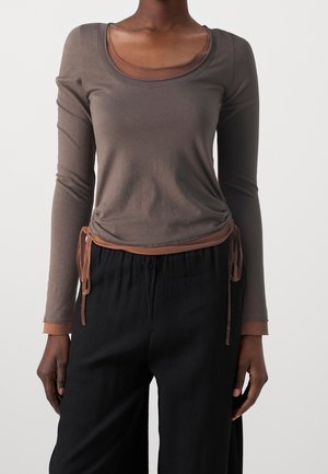 Long sleeved top - brown