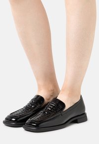 Vagabond Scarpe senza lacci - black