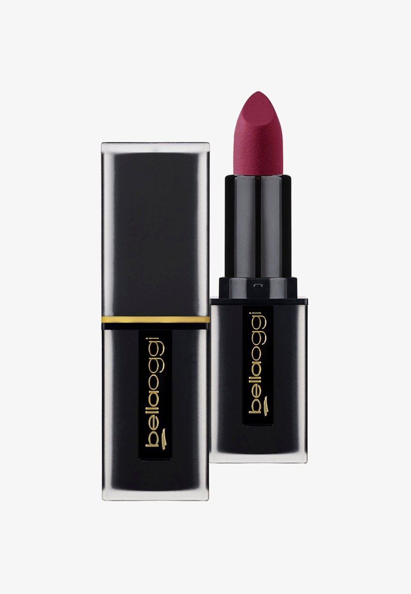 Tubetto di rossetto nero con accenti dorati, dotato di una punta di bullet bordeaux. Texture liscia, forma rettangolare e logo del marchio visibile.