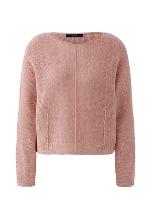 Zacht roze gebreide trui met lange mouwen, een ronde hals en subtiele verticale naaddetails aan de voorkant.