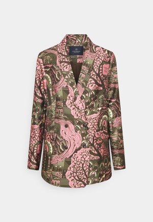 Blazer con motivo fantasia che presenta una combinazione di rosa e verde oliva, con motivi di alberi, paesaggi e occhi. Design doppiopetto con bottoni.