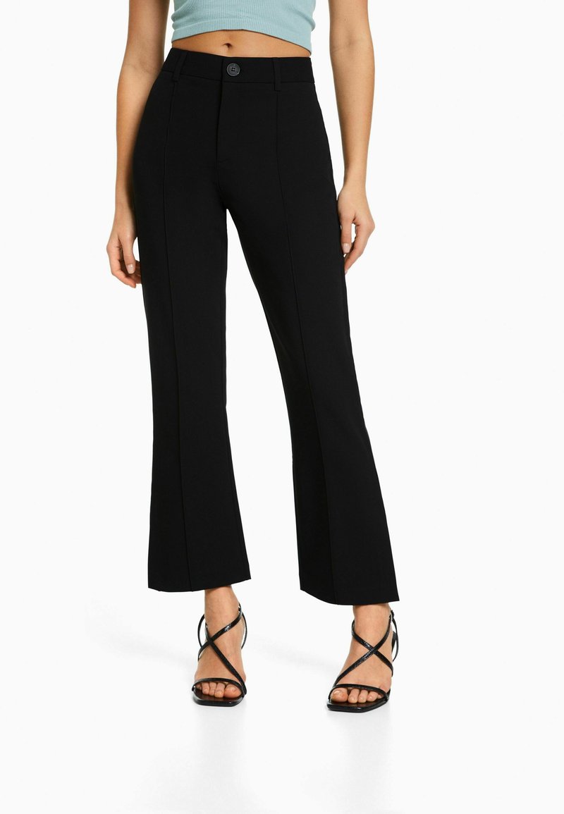 Bershka TAILORED FLARE Trousers black Zalando.de
