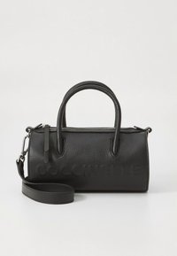 Mala de mão em pele preta com alças arredondadas, fecho de correr, alça de ombro destacável e logótipo em relevo na frente.