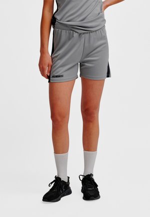 - Krótkie spodenki sportowe