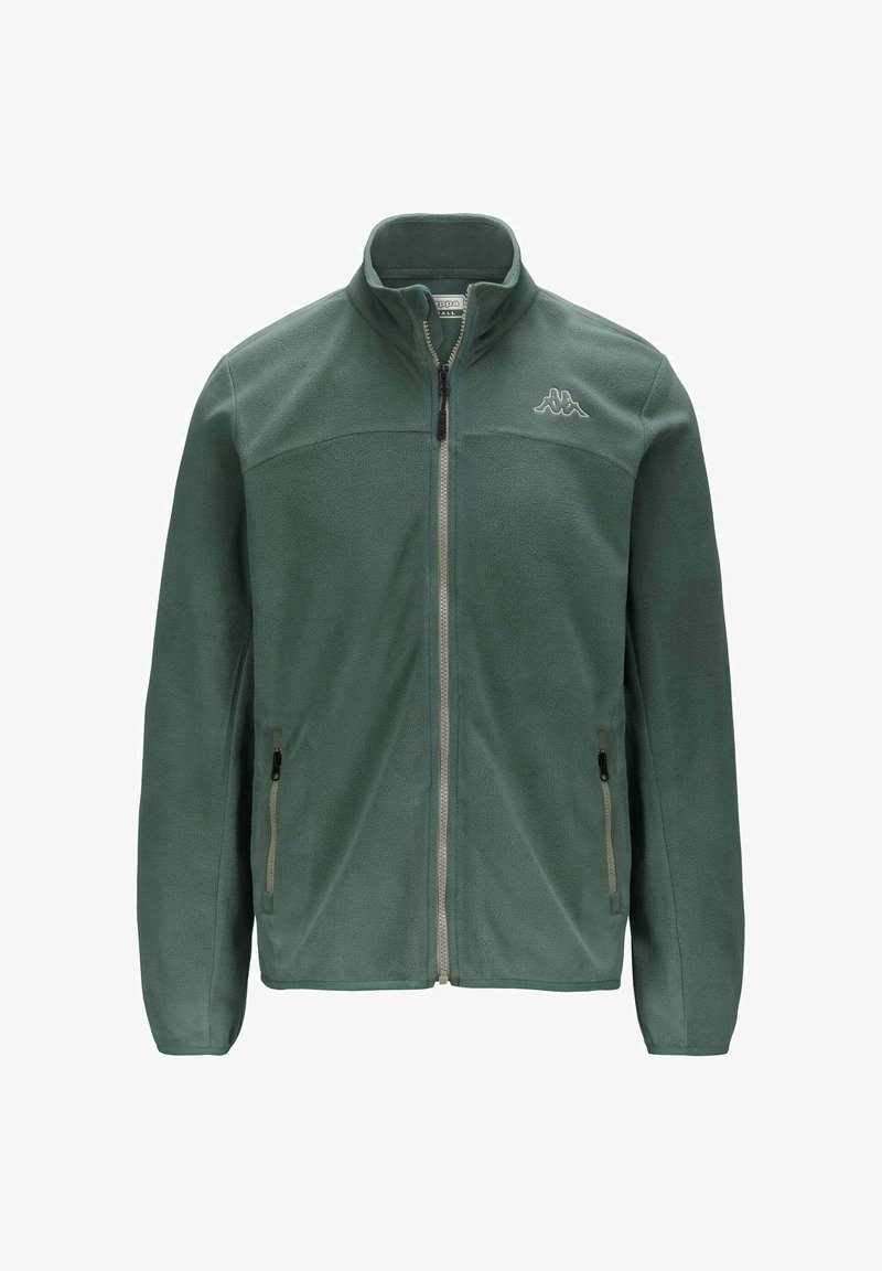 Giacca in pile di verde soffuso, con zip completa, colletto alto, due tasche laterali con zip, presenta un piccolo logo sul lato sinistro del petto.