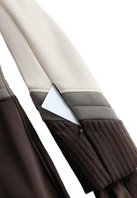 WATER-RESISTANT COLOUR-BLOCK FITTED STRETCH SKI - Pajac - sand