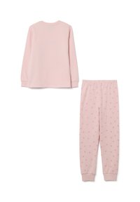 Conjunto de pijamas para niños de algodón rosa que incluye una camiseta de manga larga y pantalones. Los pantalones tienen un estampado de corazones y cuentan con una cintura elástica y puños.