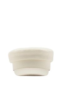 Weißer Wollhut mit runder Krone, flachem Rand und zwei horizontalen Stoffbändern um den Boden. Glatte Textur, schlichtes Design.