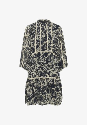 Melnbalta ziedu raksta kleita ar trīs ceturtdaļu izmēra pūkainām piedurknēm, mežģīņu apdari, augstu kakla izgriezumu un pakāpenisku svārku apakšdaļu.