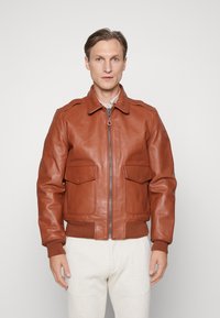 Schott Bomber stiliaus striukė - cognac