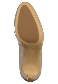 Przezroczysty plastikowy model na obcasie z szpiczastym noskiem, beżową wkładką i gładkim wykończeniem. Zawiera subtelne logo wytłoczone na pięcie.