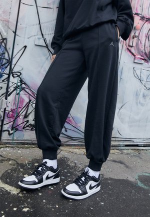 FLEECE GRAPHIC PANT - Tracksuit bottoms - black