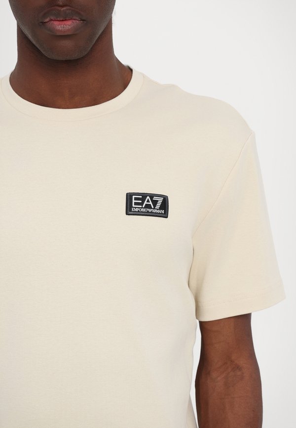 Basic T-shirt - almond milk2