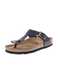 Zwarte sandaal in thong-stijl met een leren bovenkant met textuur, kurken voetbed en rubberen buitenzool. Voorzien van een metalen gesp voor een verstelbare pasvorm.