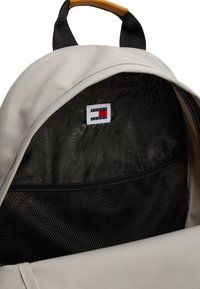 Tommy Jeans Dnevni ruksak - granite road
