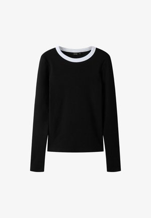 Zwart shirt met lange mouwen en een ronde hals, voorzien van een witte geribbelde kraag. Gemaakt van zachte stof, met een gladde textuur en een minimalistisch design.