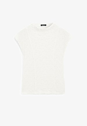 Vitt texturerat kortärmat plagg med hög halsringning och en något avslappnad passform. Har ett unikt veckat mönster genom hela plagget.