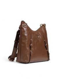 Borsa a mano in pelle marrone con superficie testurizzata, design morbido, tracolla regolabile e dettagli in metallo dorato. Presenta strap decorativi.