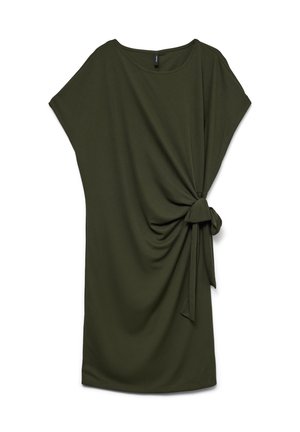 Olivgrünes knielanges Kleid mit kurzen Ärmeln, rundem Ausschnitt und seitlichem Knotendetail, das gerafften Stoff erzeugt.