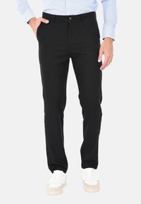 Chino neri con una vestibilità slim, realizzati in tessuto leggero. Presentano tasche laterali, una chiusura con bottone frontale e una texture liscia.